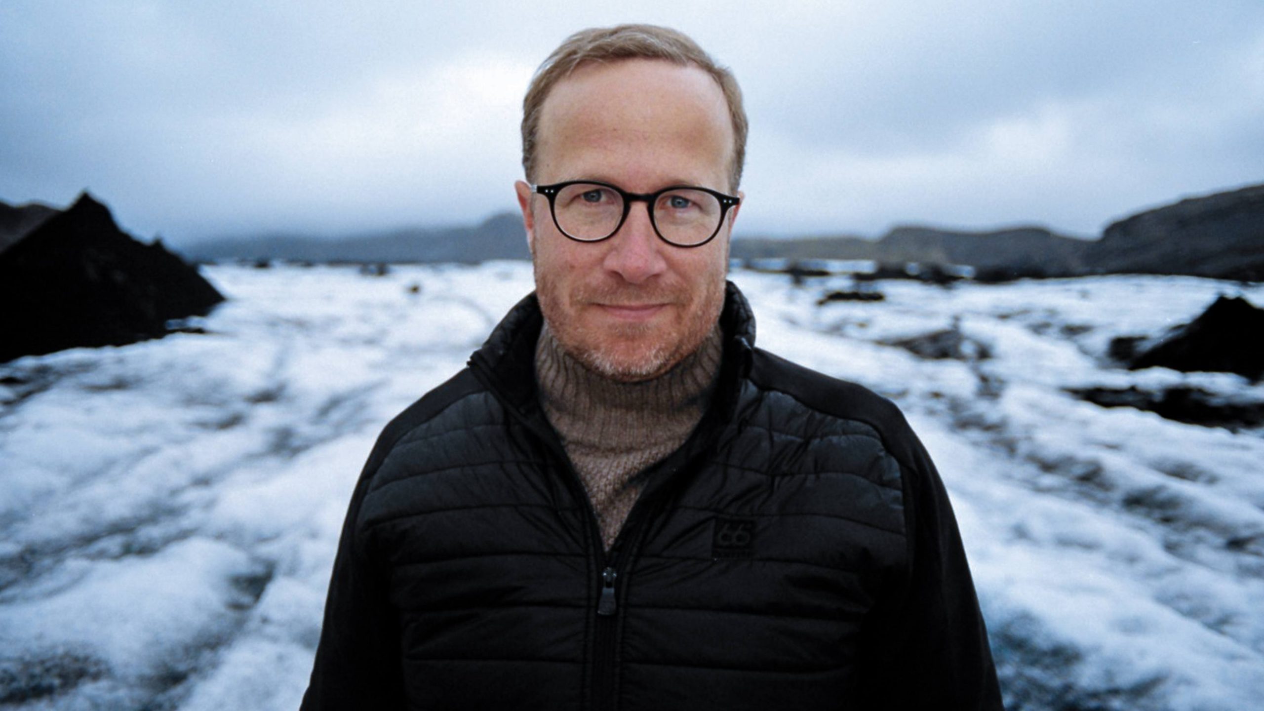Andri Snær Magnason. A man with glasses on a glacier.